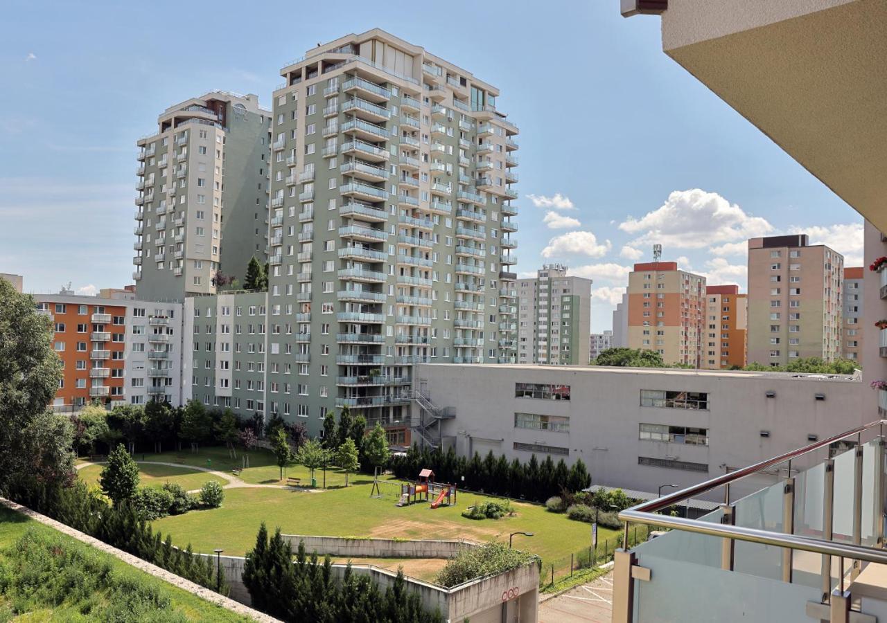 New Cozy 2 Room Pink Apartment Bratislava 058 Exterior photo